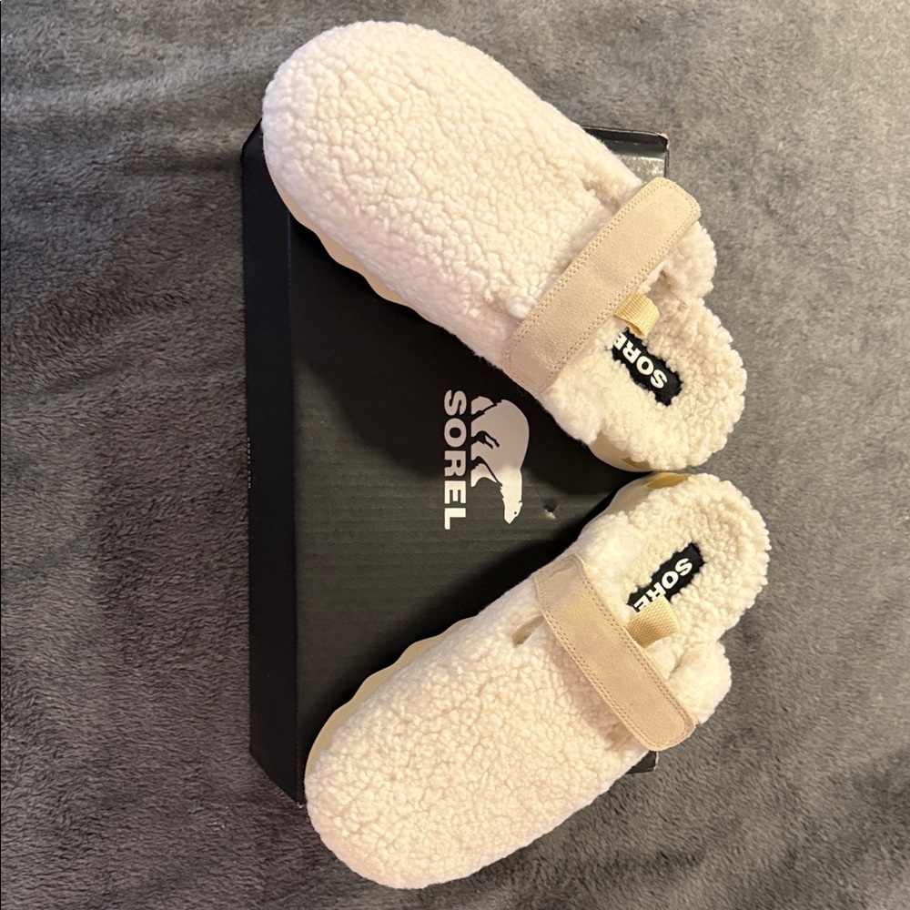 Sorel White and Tan Fuzzy Mules - Picture 6 of 7